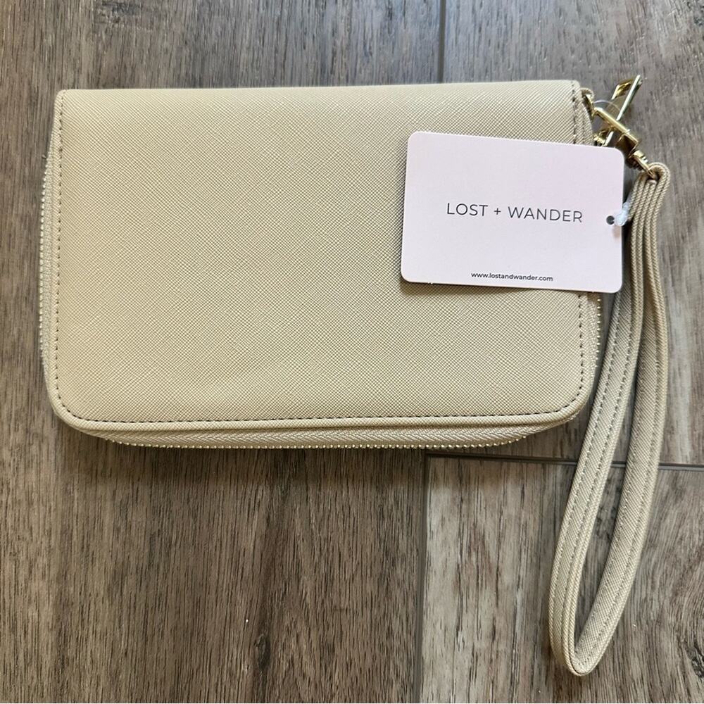 NEW! Lost + Wander Beige Wristlet Clutch,‎ Passport Holder, Travel, Beige